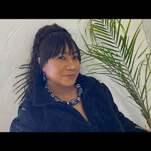 Meet your Posher, Connie